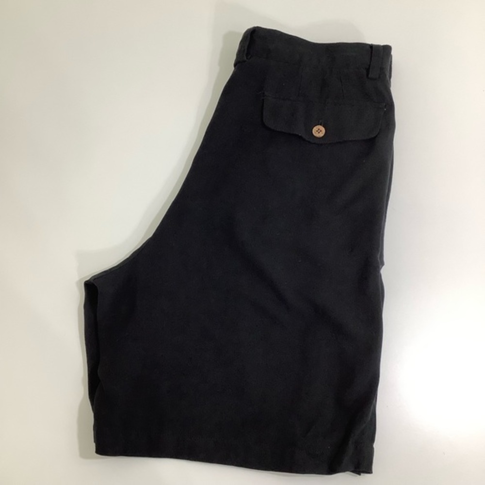 Caribean Silk coconut buttons black pleated dress shorts size 32 EUC
